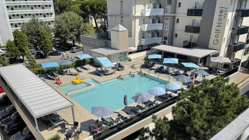 Hôtel avec piscine et parking