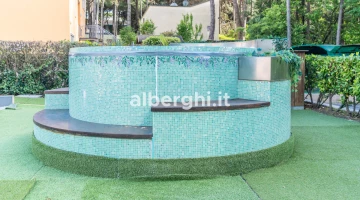 Jacuzzi in the garden