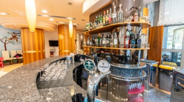 Bar con spinatrici di birra