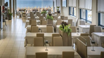 Restaurantraum mit Meerblick