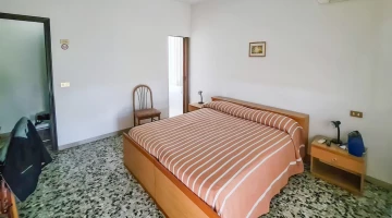 Double bed in the room