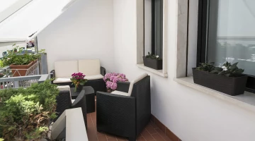 Möblierter Balkon