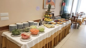 Verdure cotte e crude a buffet