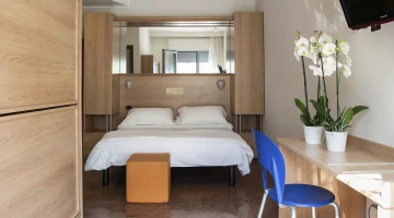Standard Doppelzimmer mit TV und Schreibtisch