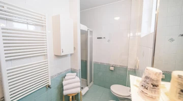 Private facilities with shower box