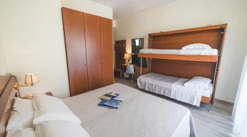 Quadruple room with bunk beds
