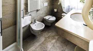 Bagno con box doccia