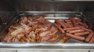 Savoury dishes at the breakfast buffet