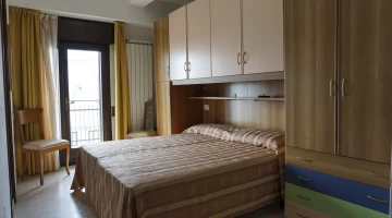 Room with double bed