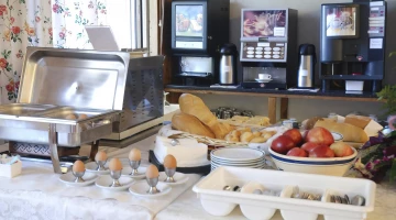 Prodotti salati al buffet della colazione
