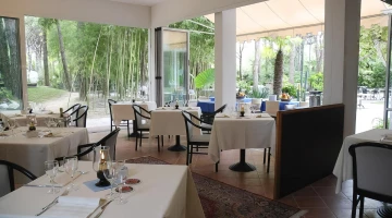 Sala ristorante affacciata sul giardino
