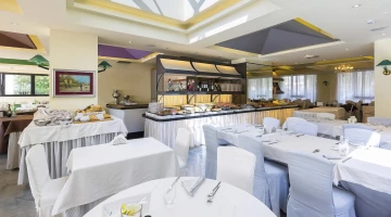 Sala colazioni con buffet