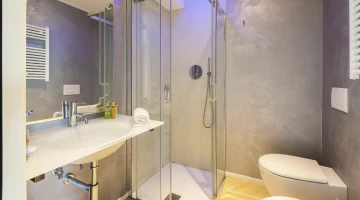 Servizi privati con box doccia