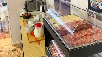 Alimenti salati a buffet per colazione