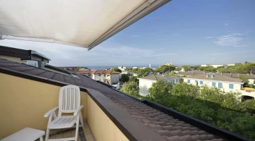 Privater Balkon mit Meerblick
