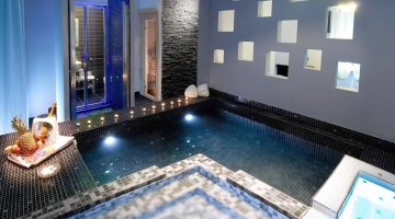 Détails de la piscine dans la suite bien-être