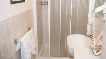 Salle de bain d&#39;une chambre Standard