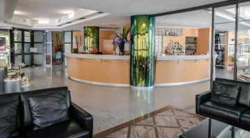Hall e reception