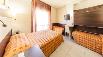 Standard quadruple room with twin beds