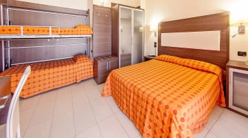 Standard quadruple room with bunk bed