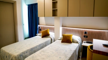 Design room with two single beds
