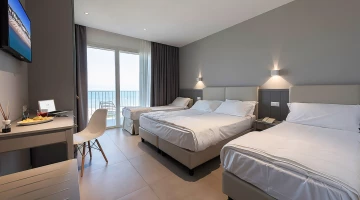 Chambre quadruple supérieure avec vue mer