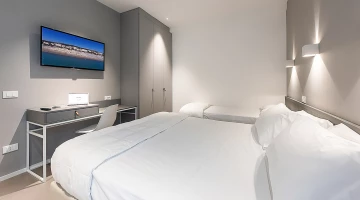 Chambre triple standard avec TV et bureau