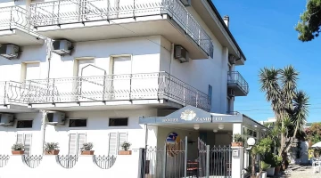 Facciata e ingresso