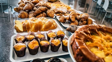 Cakes and muffins buffet