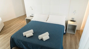 Double bedroom with parquet