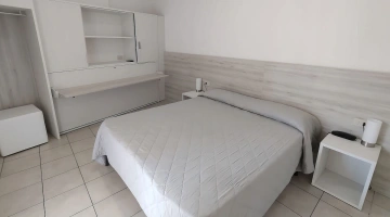 Room with double bed