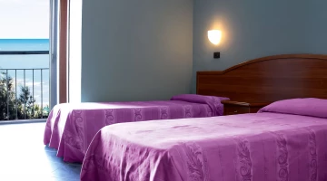 Chambre double avec lits simples