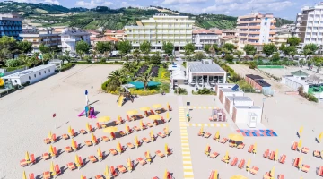 Plage privée devant l&#39;hôtel