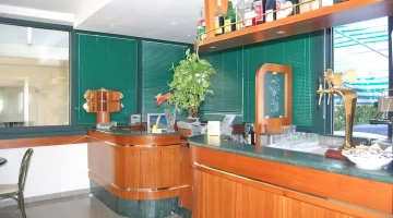 Hall con reception e bar