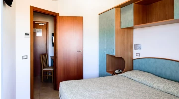 Double bedroom with wardrobe