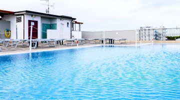 Pool with hydromassage jets