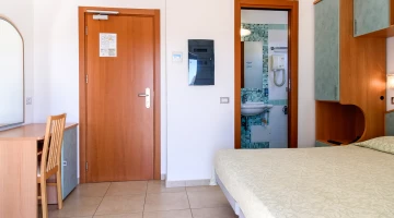 Room with double bed and bathroom