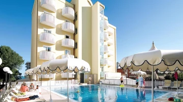 Schwimmbad mit Solarium