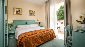 Doppelbett im Premium Vierbettzimmer