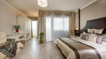 Junior Suite con vista mare parziale