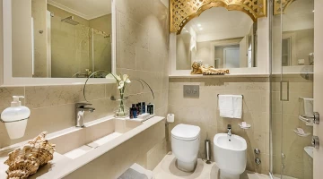 Bagno con box doccia