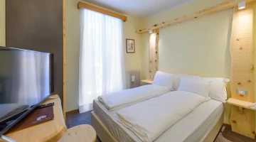 Room with double bed