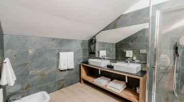 One bedroom bathroom with shower box