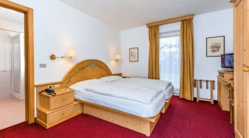 Double room with private bathroom