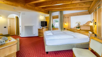 Room with double bed and exposed beams