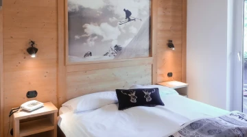 Schlafzimmer mit Doppelbett