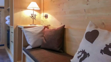 Sofa mit Kissen