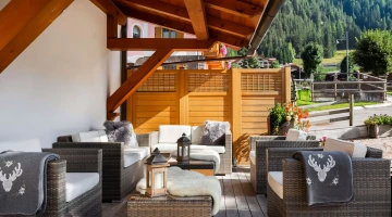Furnished outdoor area