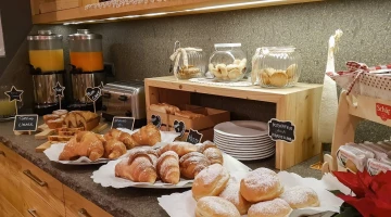 Frühstücksbuffet mit süßen Speisen