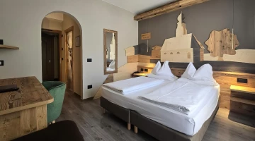 Doppelzimmer mit Schreibtisch
